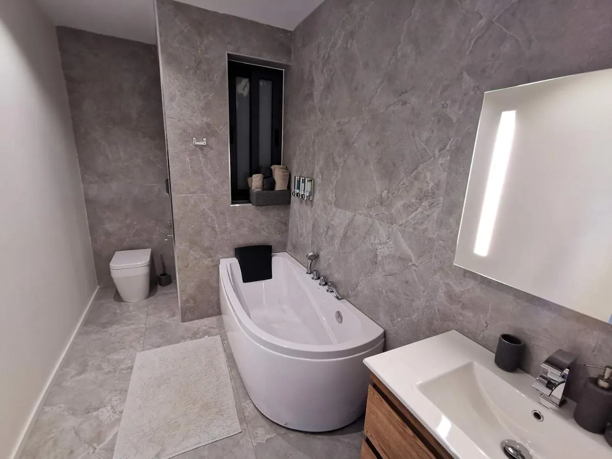 Ferienhaus Duplex Maisonette With Heated P-Pool And Jacuzzi San Ġiljan
